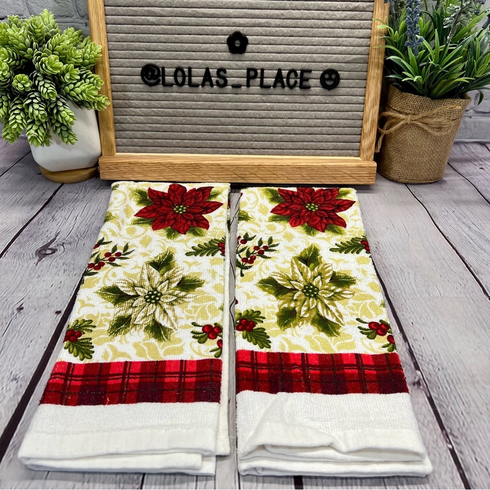 Poinsettia Dish Towels Set of 2-Like New